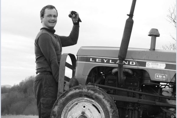 mężczzyna traktor