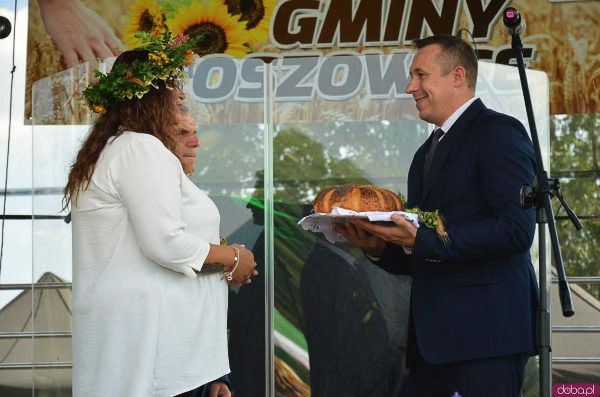 scena dożynki ludzie