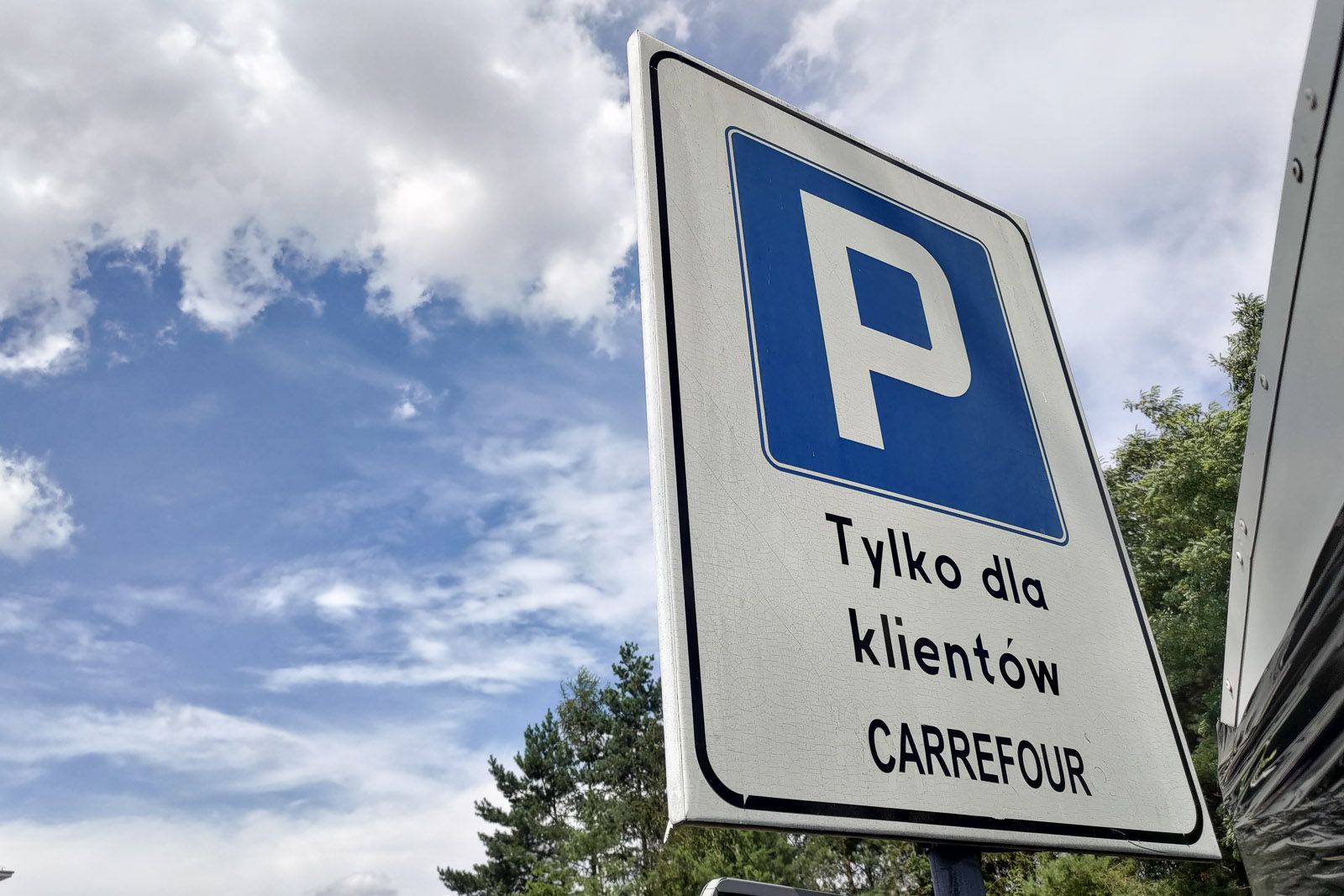 znak carrefour