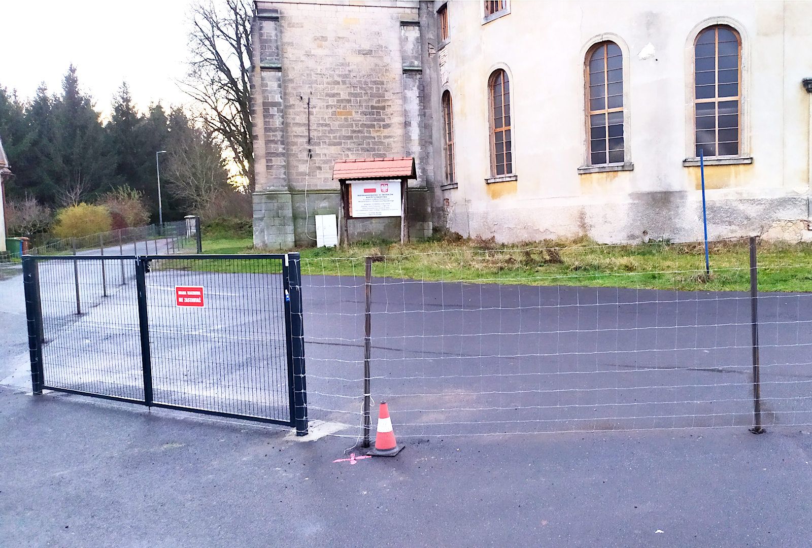 perła żeliszowa ogrodzenie