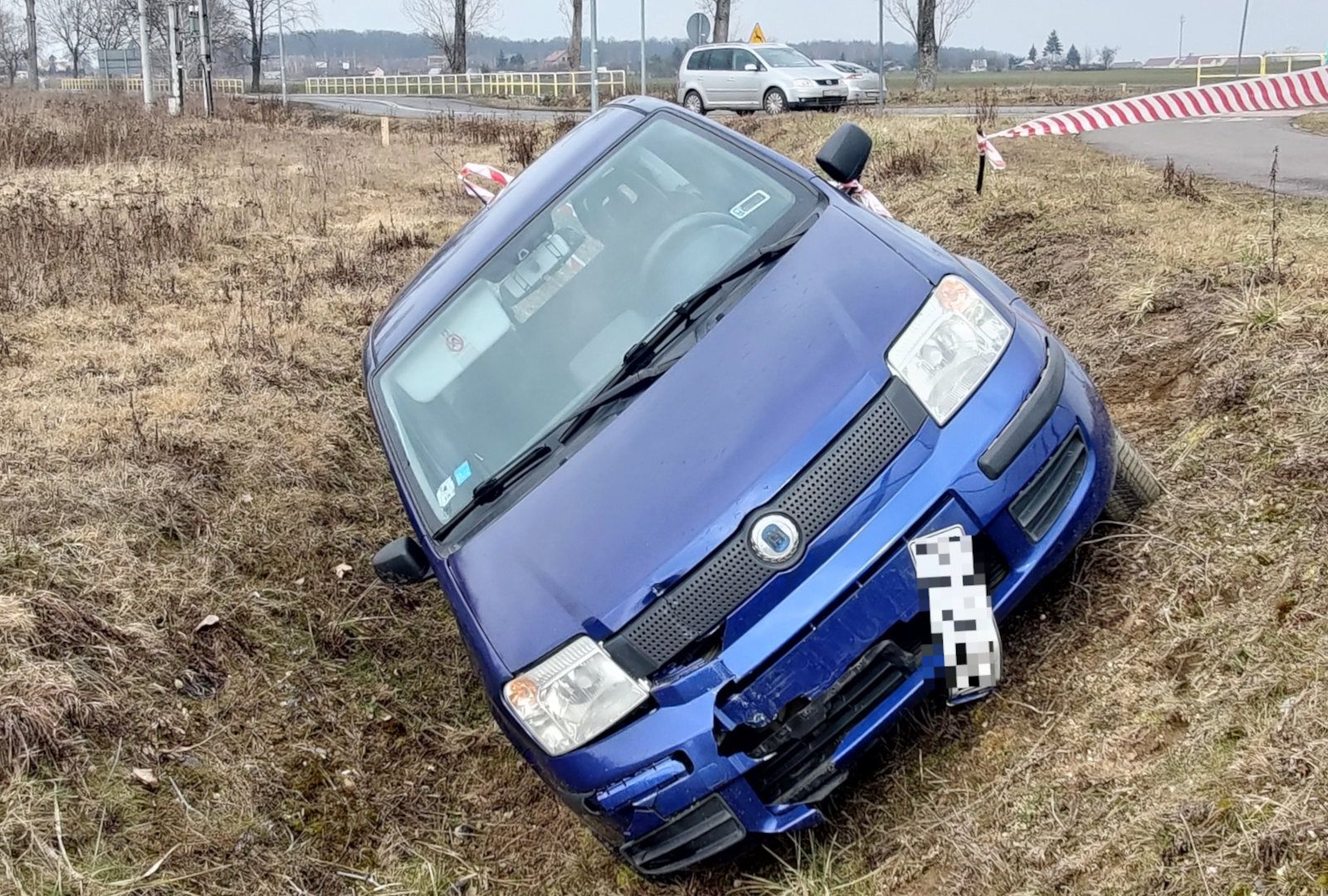 Fiat, ditch, roundabout