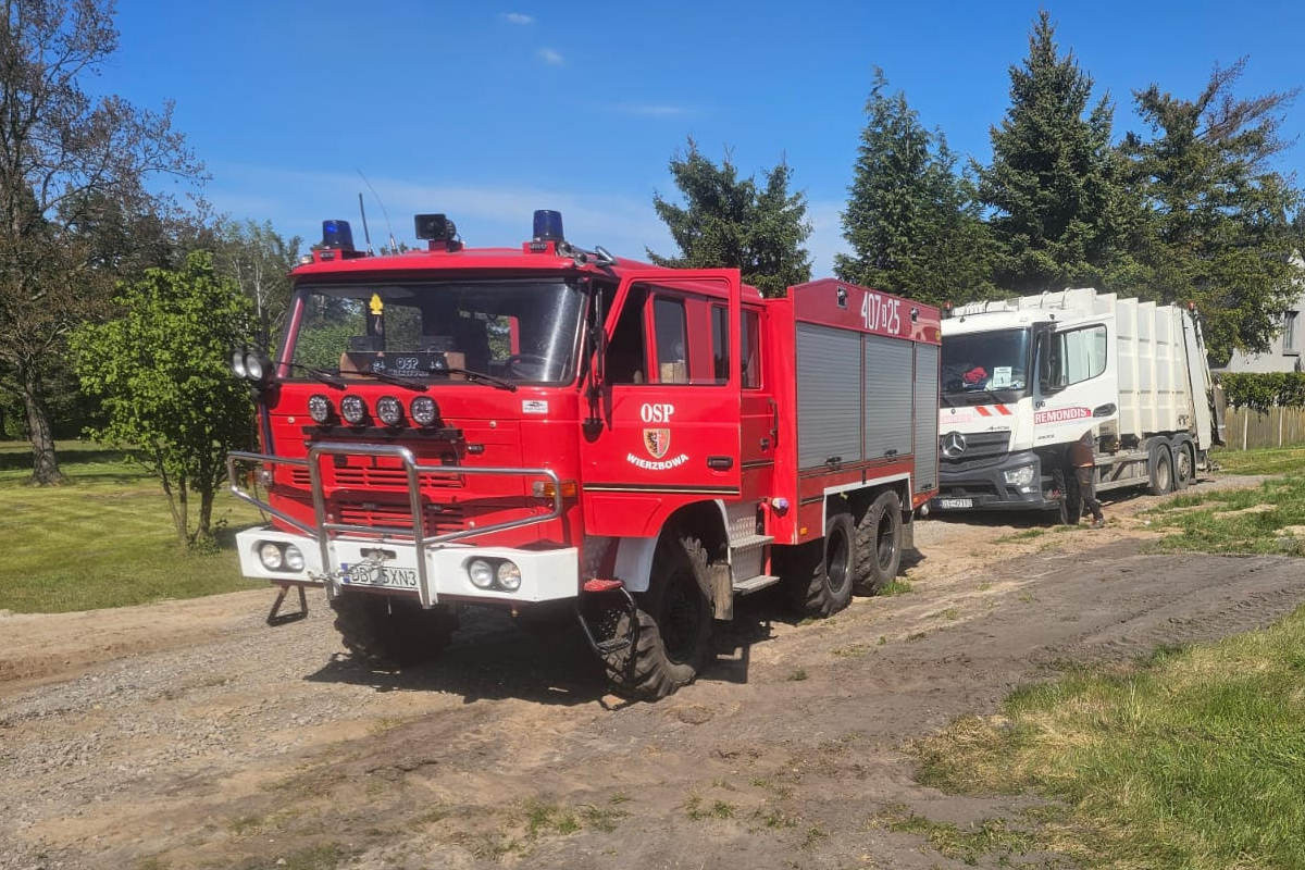 samochód strażacki osp wierzbowa śmieciarka
