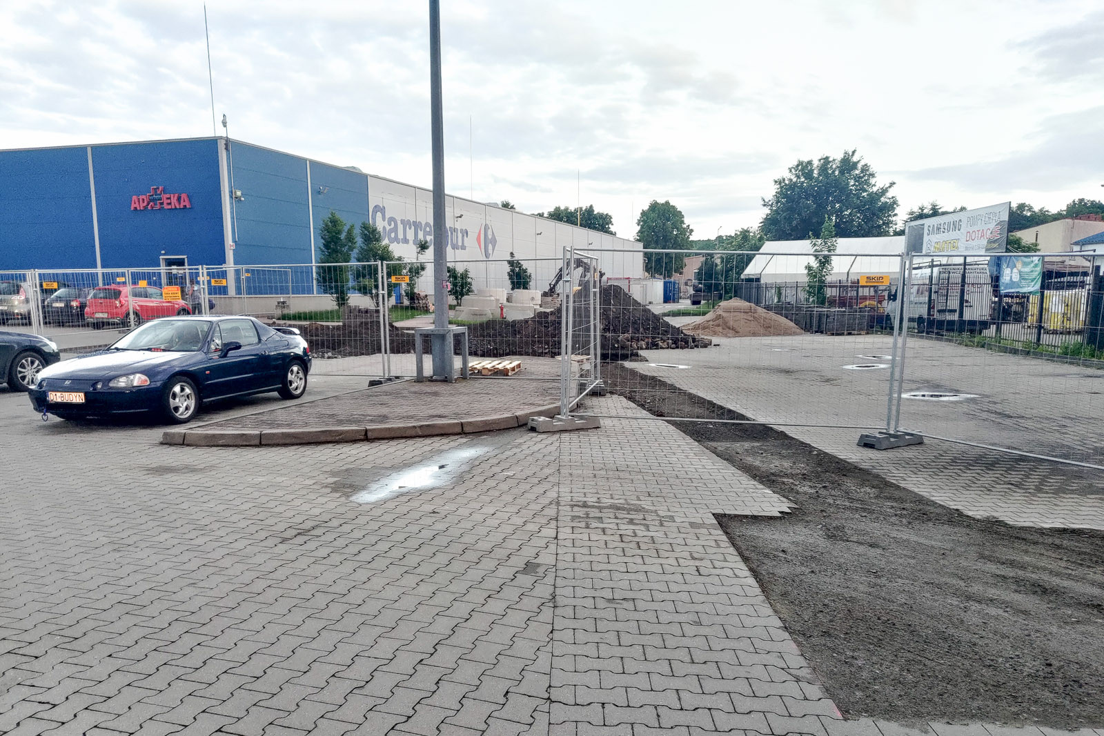 carrefour budowa parking
