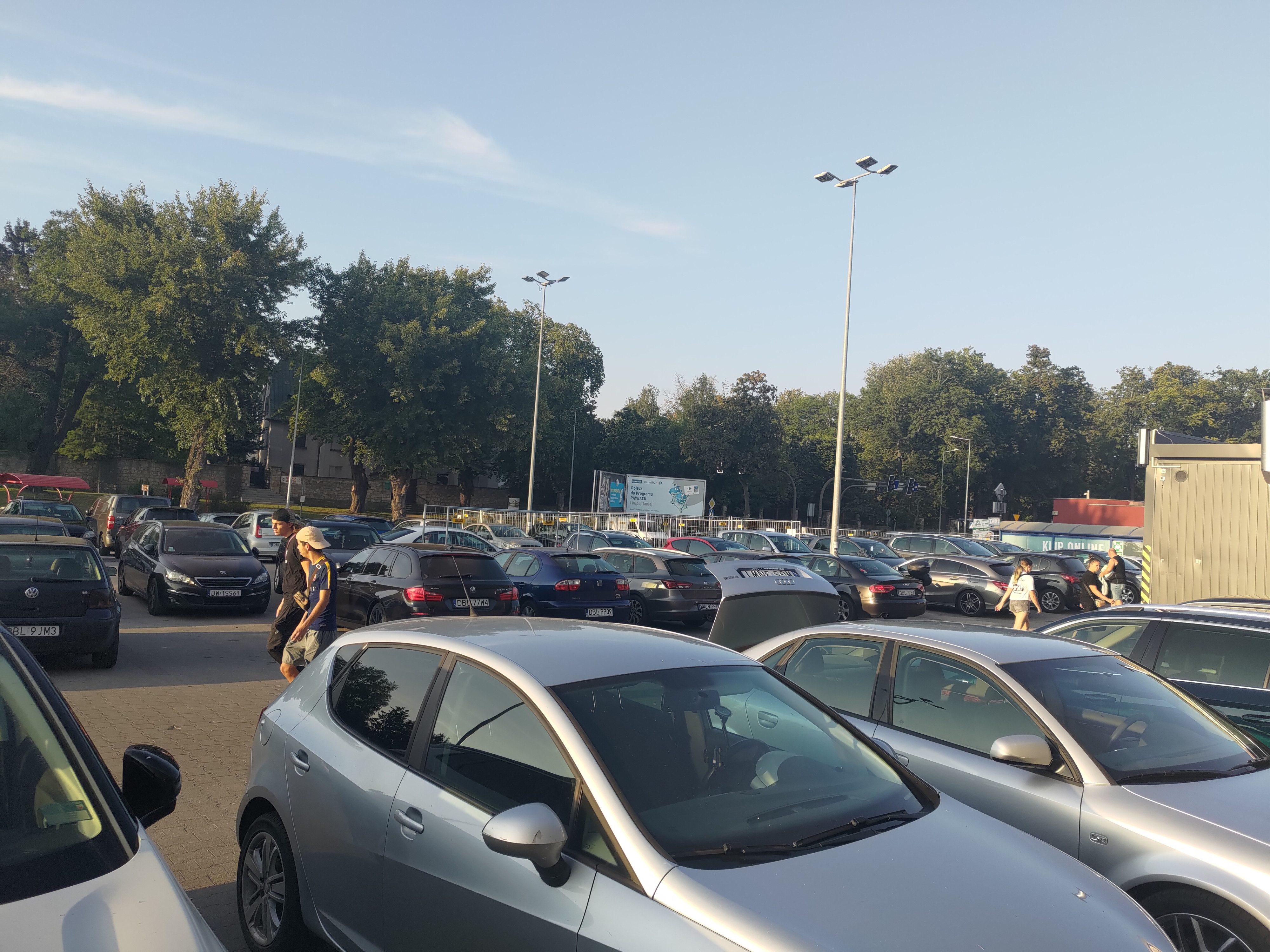 Auta parking market