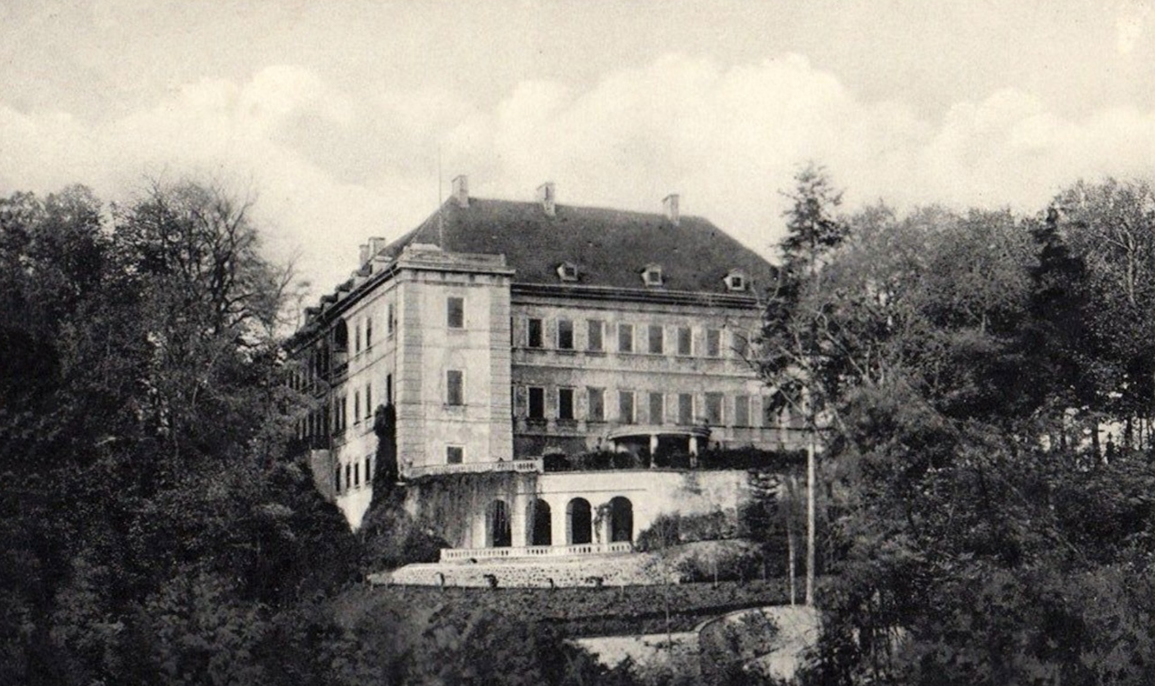 pałac skała lwówek ślaski