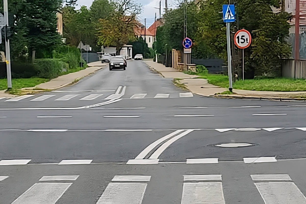 linia ciągła jezdnia skrzyżowanie