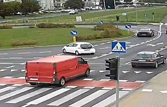 policja legnica auto pod prąd