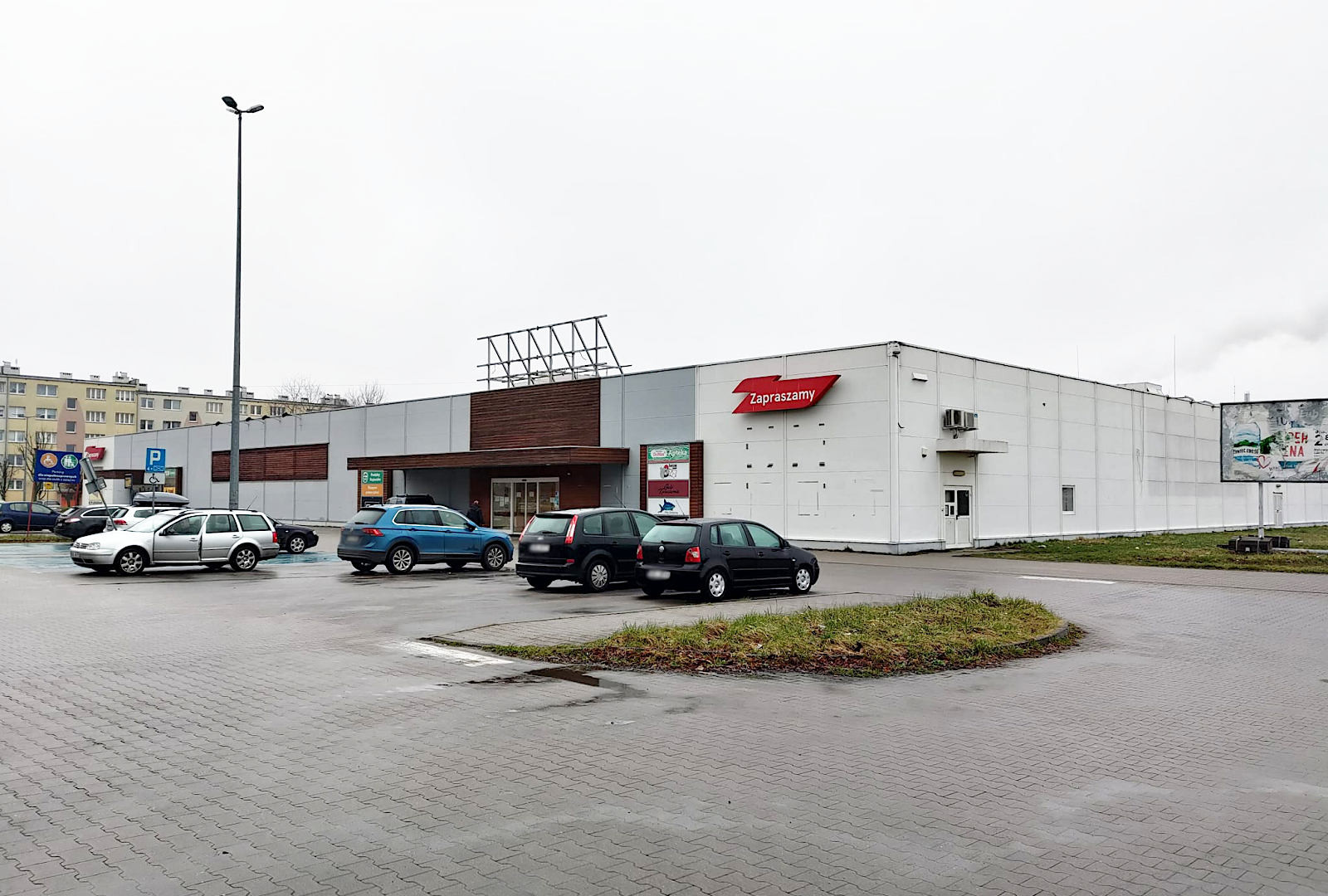 будівля Tesco, паркінг