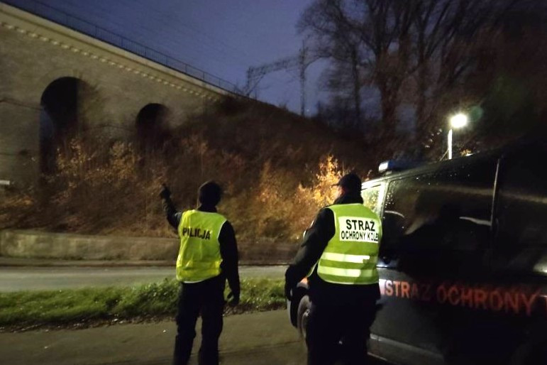 policjant wiadukt