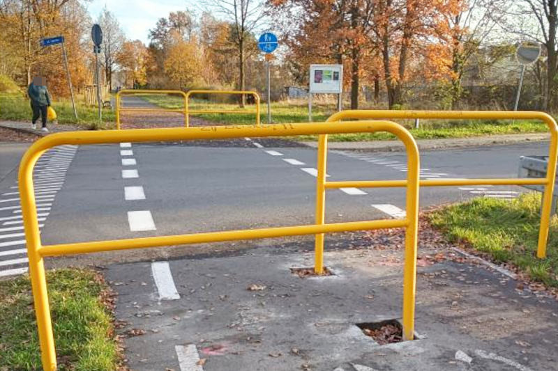 ścieżka rowerowa barierka kruszyn