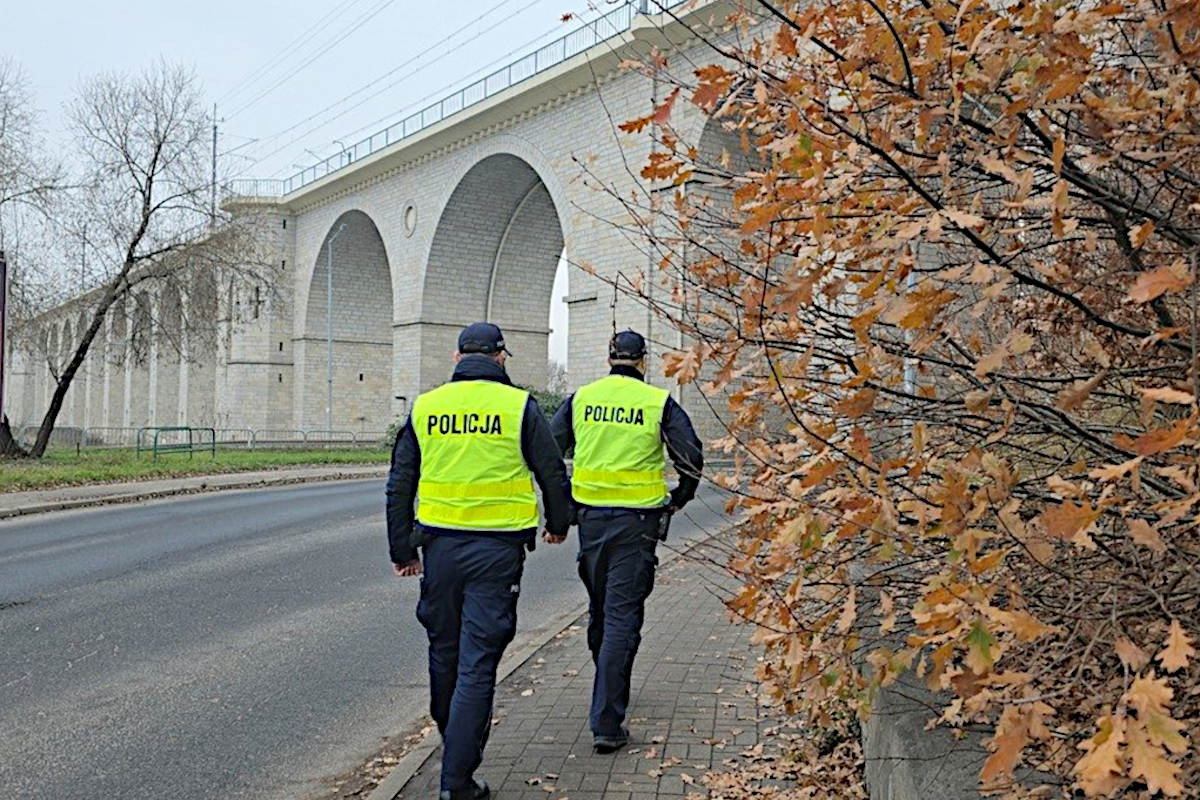 policjant wiadukt