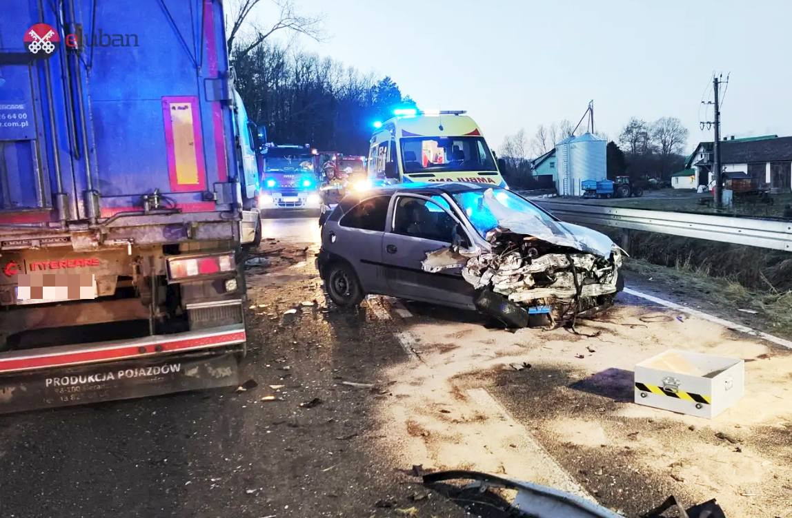 зіткнення легкового автомобіля та вантажівки Kościelnik