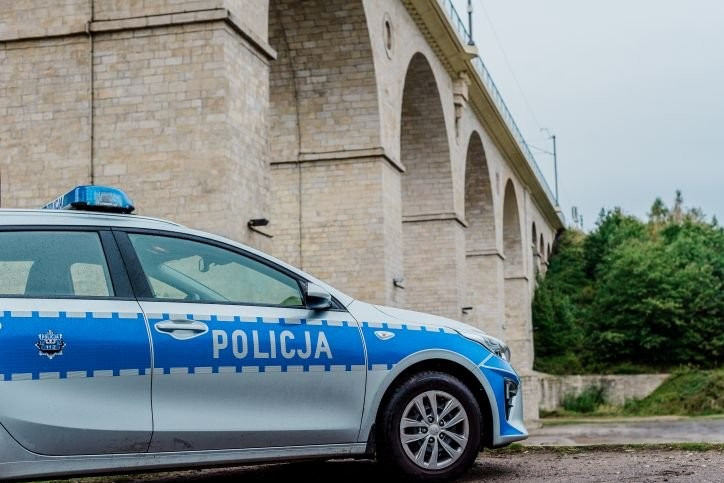 radiowóz wiadukt