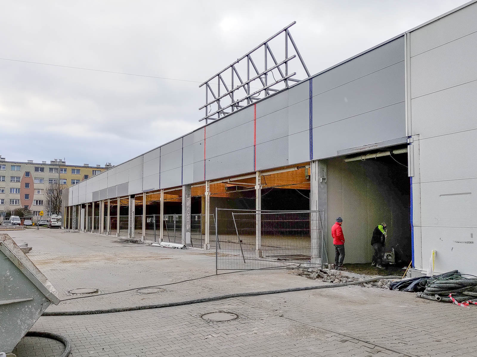 зал будівлі Tesco