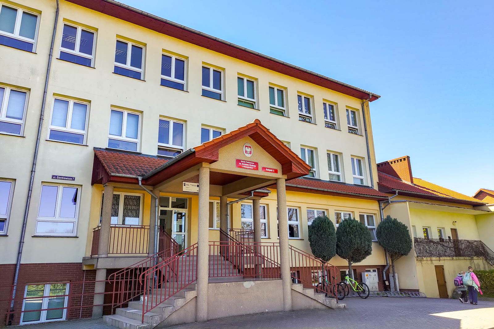 Nowogrodziec school building