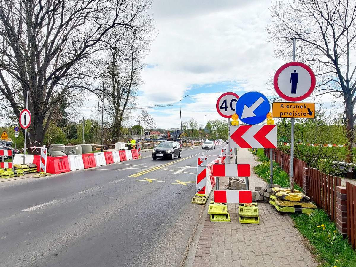 widok ulica prace drogowe