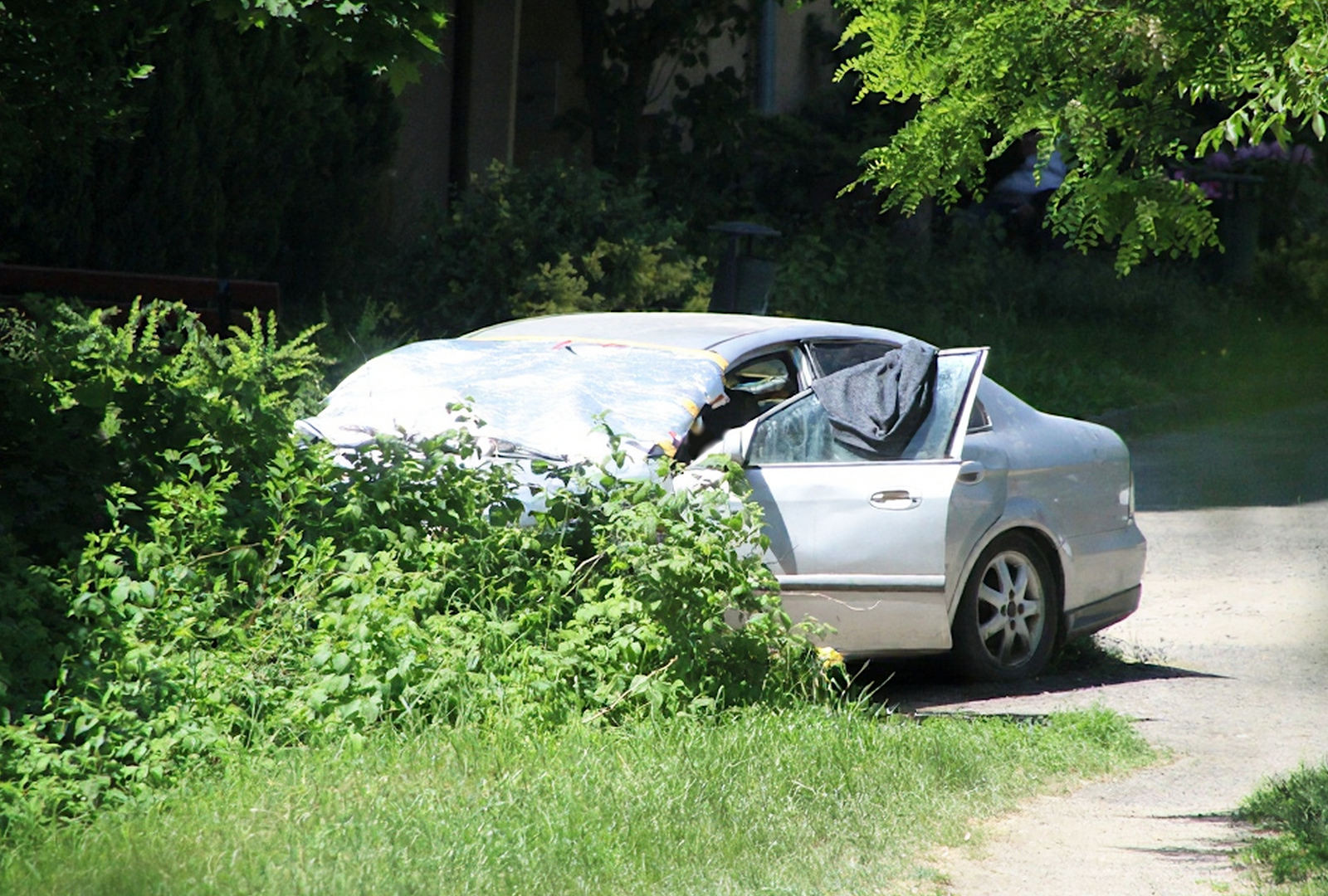 bezdomni auto wrak
