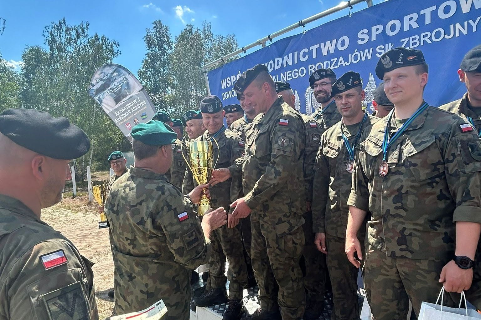 військовослужбовець