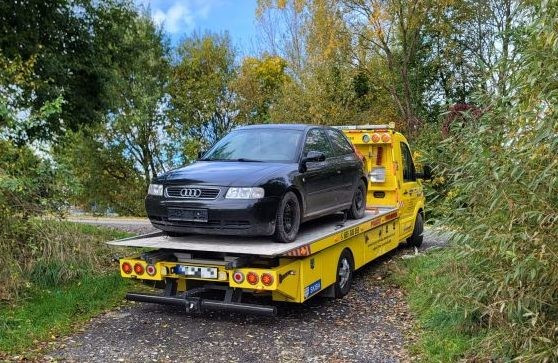 Auto na lawecie