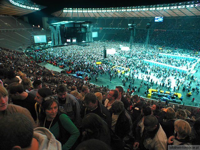 Koncert Madonny - wychodzący ludzie po koncercie