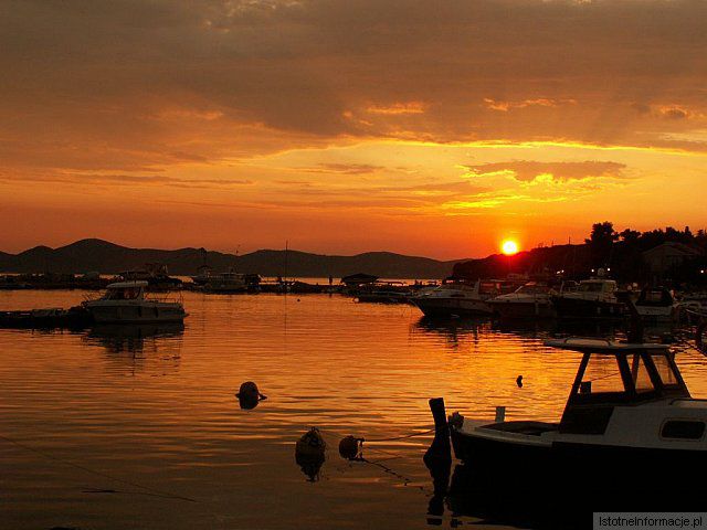 Zachód słońca w Pakostane