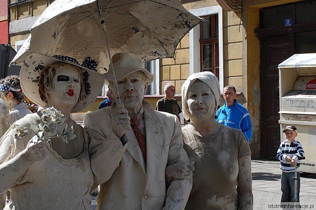 Senior ze swoją Świtą Zaufaną