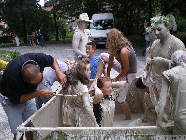 ...za chwilę będziemy pięknymi glinoludkami