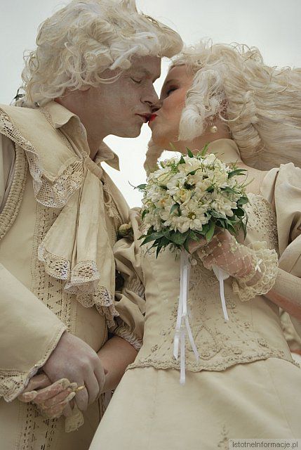 Ona temu winna. Pocałować go powinna