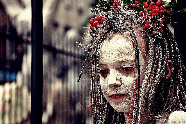 Dziewczynka - jarzębinka