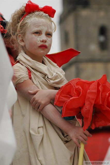 Dziewczynka w czerwieni