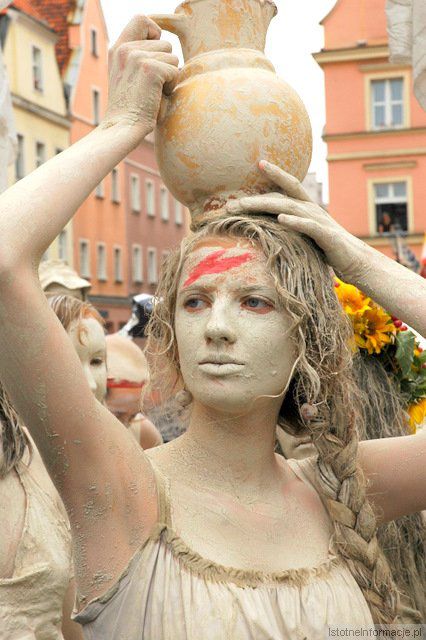 Modelka z dzbanem ii