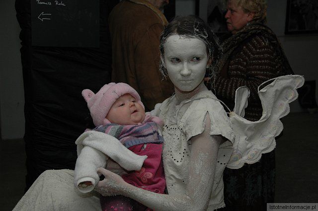 Glinoludka Anielica z dzieciątkiem