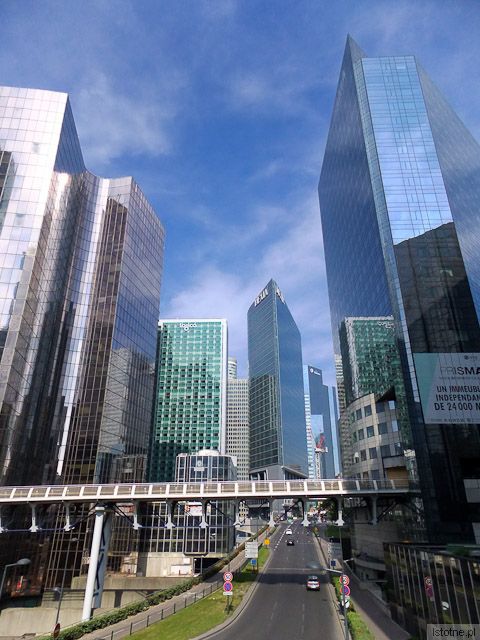 Wieżowce w La Défense, jednej z dzielnic Paryża