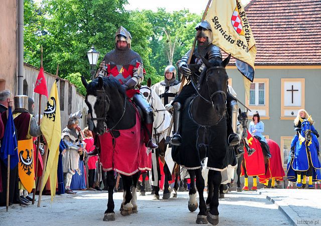 KOROWÓD ULICAMI KOŻUCHOWA