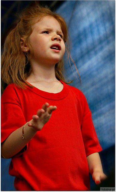 Maluchy  'zdobywają' scenę