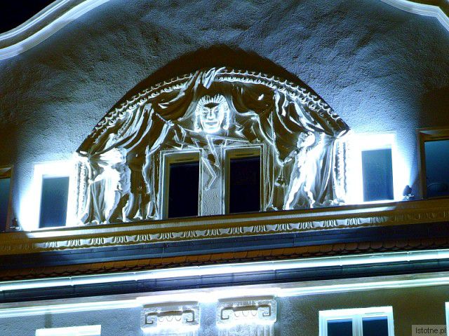 Iluminacja budynku Kina Orzeł.