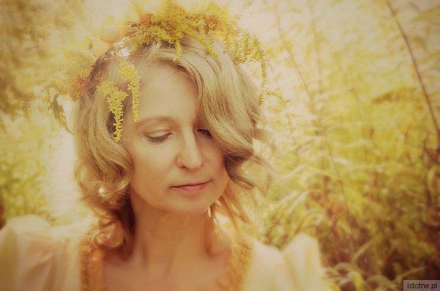 z jesieni , mgieł słońcem złoconych,wiatru powiewu subtelnego..p