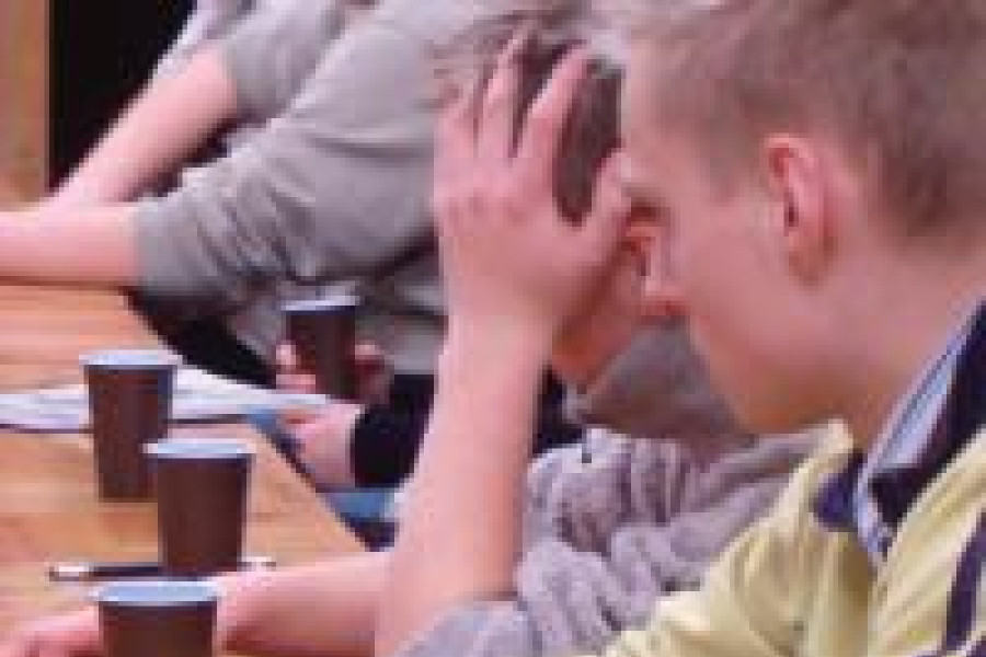 chłopak ręka nudzić się