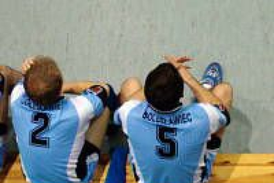 siatkarz piłka siatkowa ławka