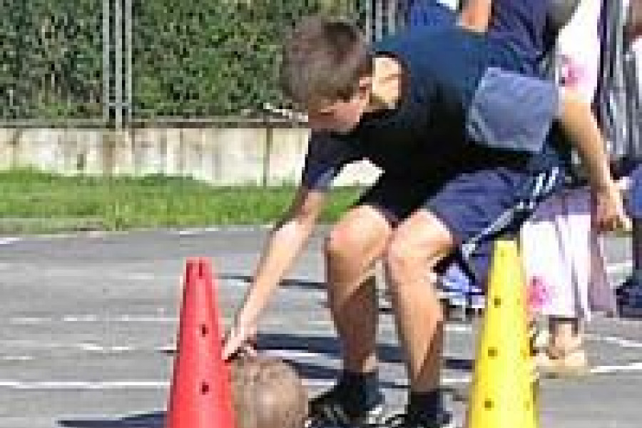 spartakiada piłka słupek