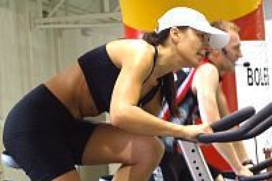 spinning rower stacjonarny kobieta