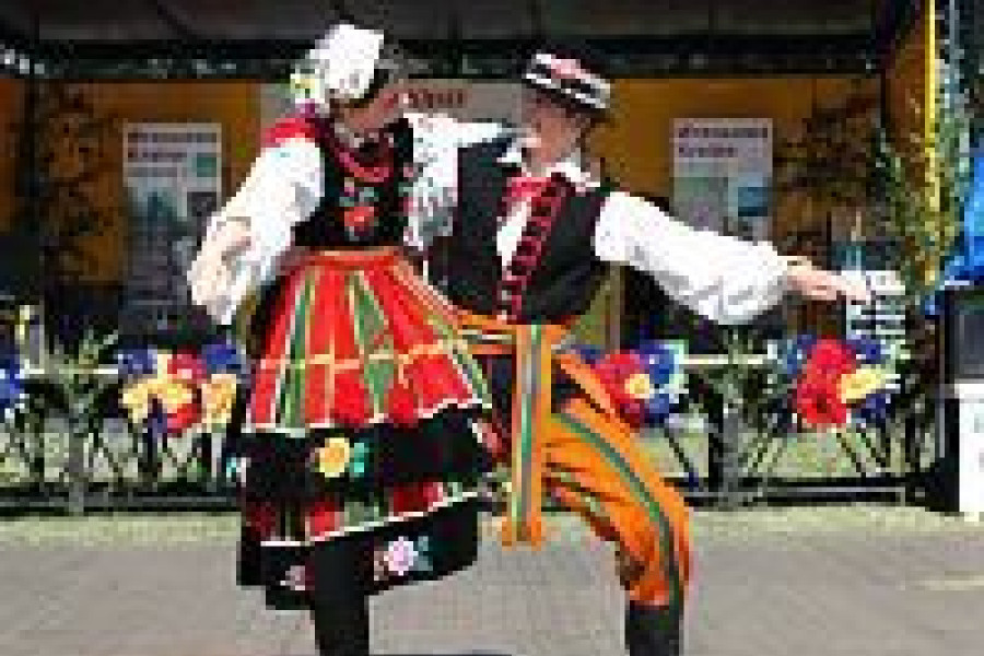 kobieta mężczyzna strój ludowy