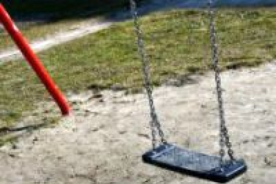 plac zabaw huśtawka remont