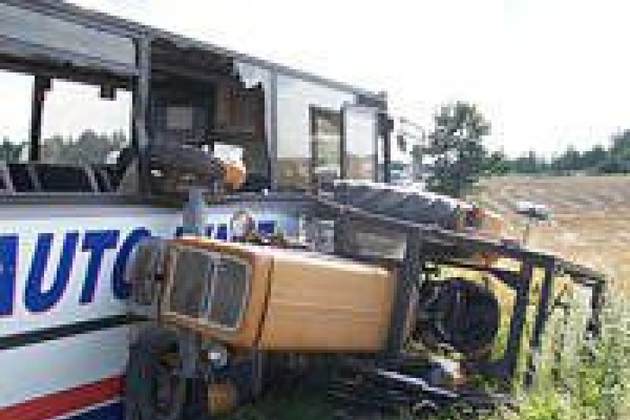 wypadek autobus traktor ciągnik