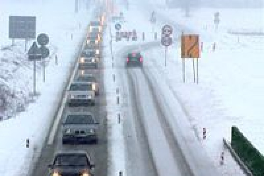 autostrada zima śnieg