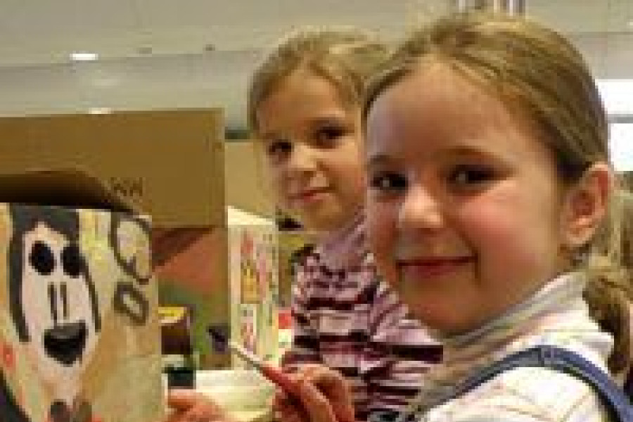 dziewczynka malowanie