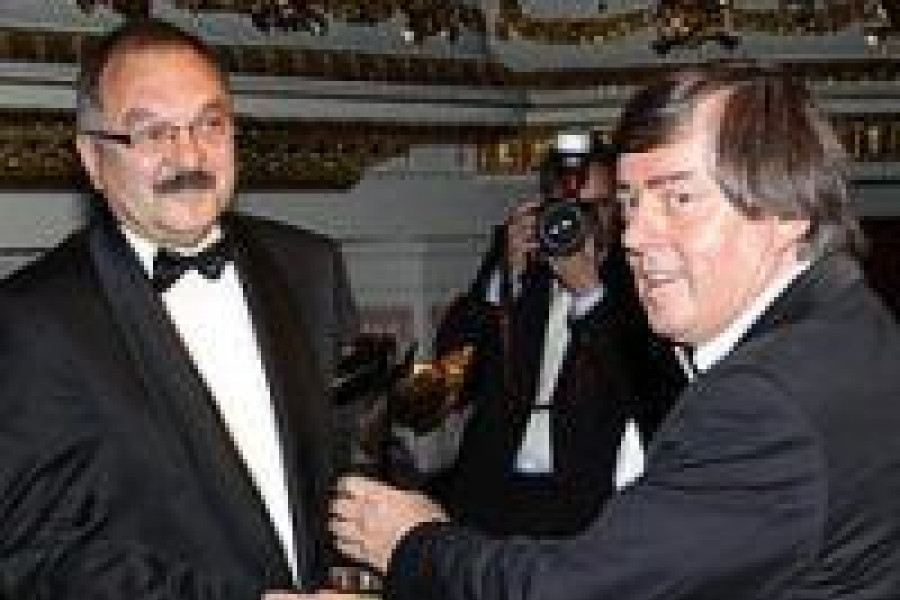 mężczyzna nagroda cezary przybylski