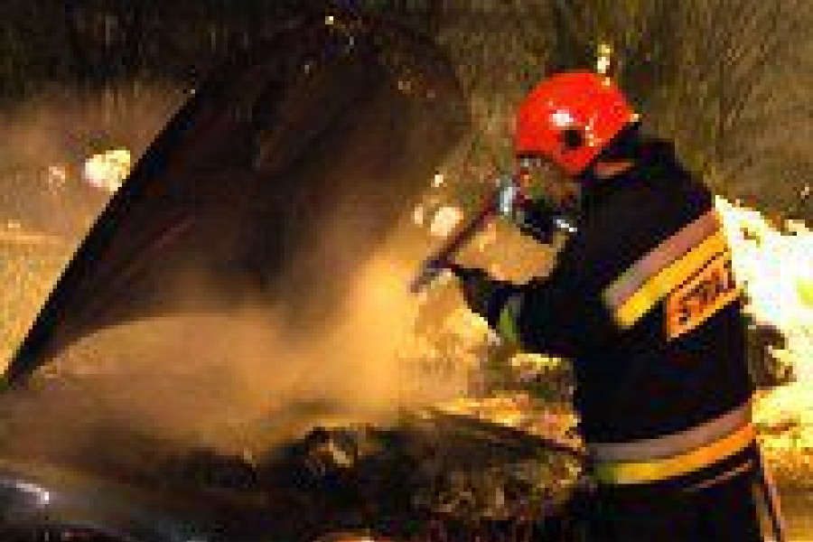 strażak pożar auto