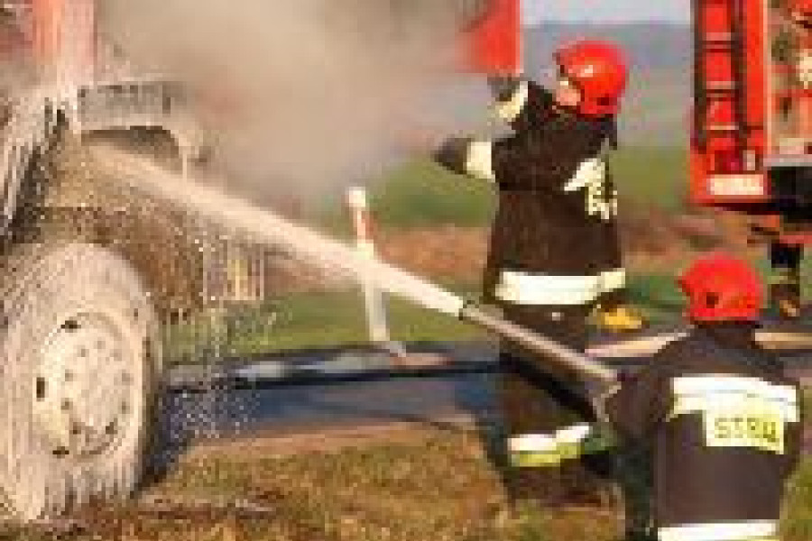 strażak pożar ciężarówka