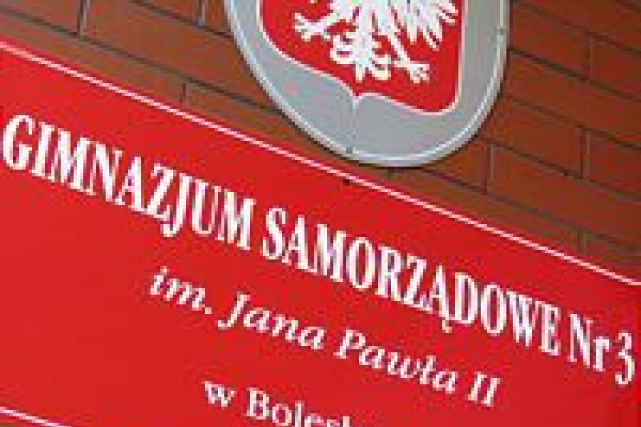 tabliczka napis Gimnazjum Samorządowe nr 3